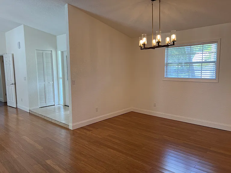 990 Windsong Way — Photo 6