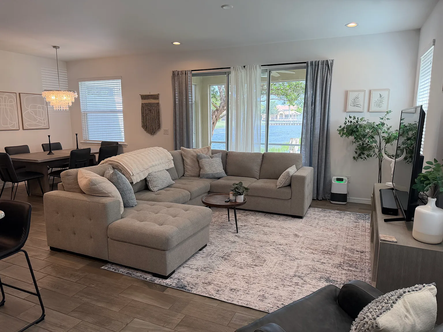 3 bed, 2.5 bath, 2033 sqft, $2,750 — Photo 2
