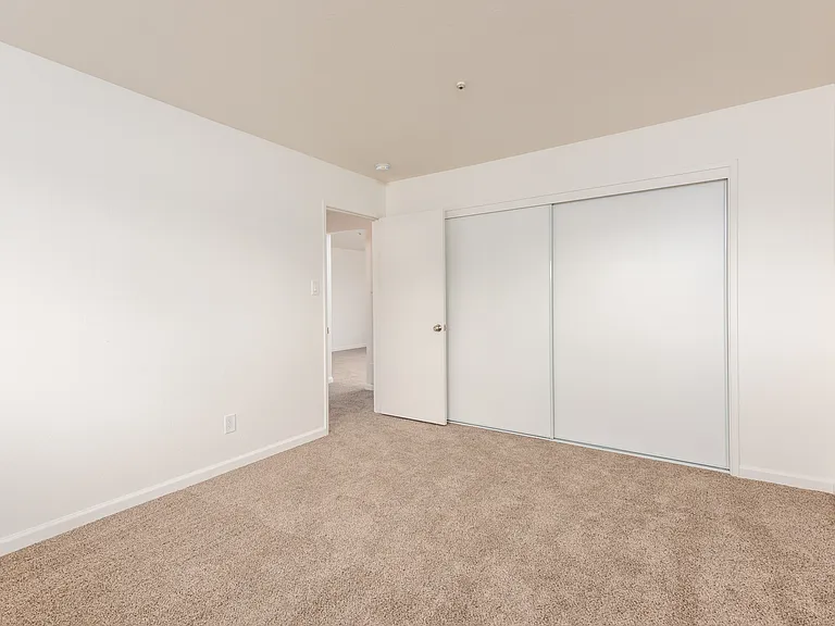 Los Robles Apartments — Photo 21