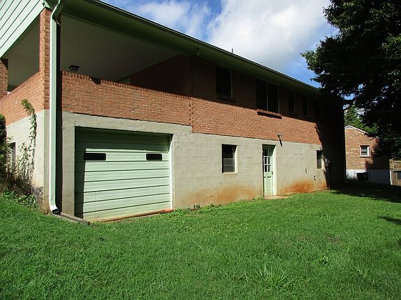 4th image of 226 Westbriar Pl