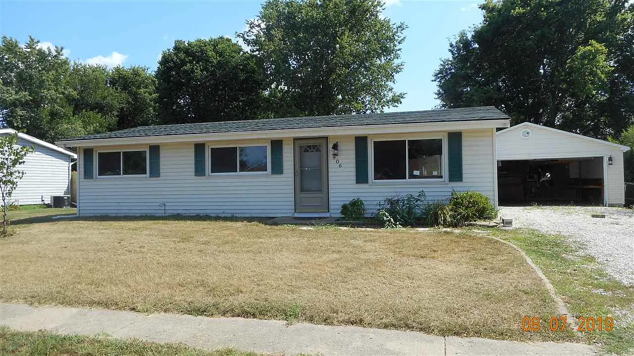 906 James St photo 1