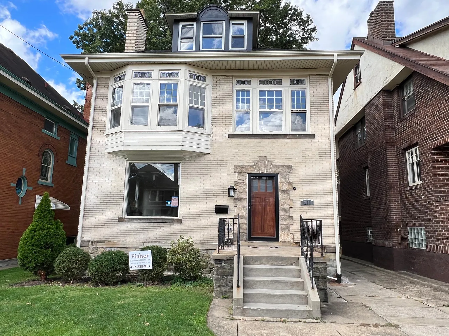 211 Lexington Ave photo 1