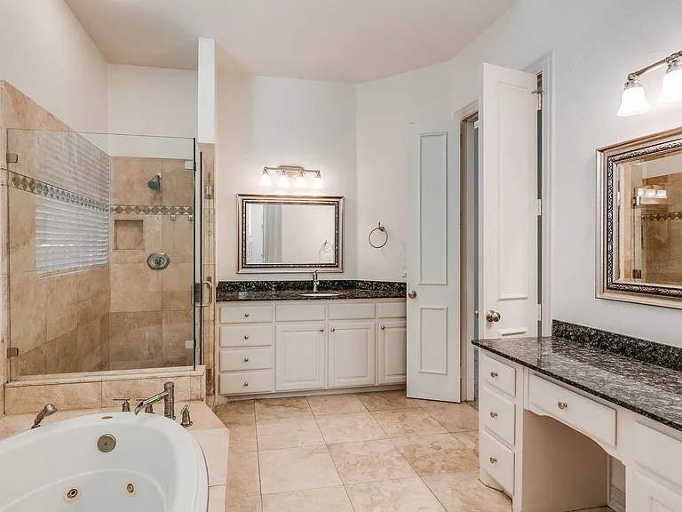 1112 Longford Cir — Photo 15