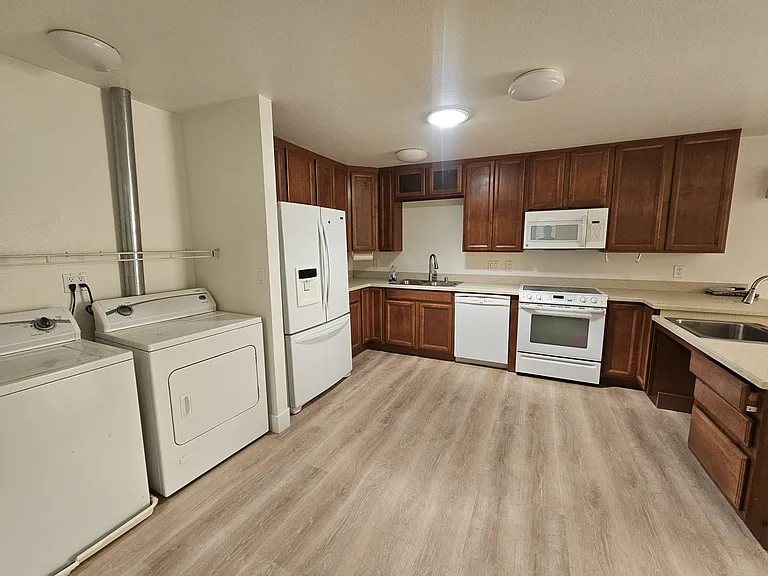 1415 Union Dr #B — Photo 3