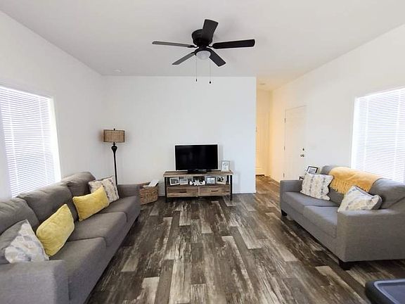 3rd image of 3833 N Fairview Ave #67