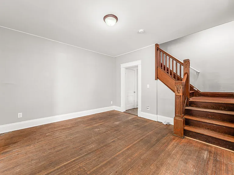 411 13th Ave — Photo 36