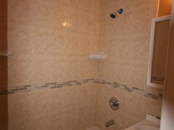 5th image of 2570 23rd St APT 1R