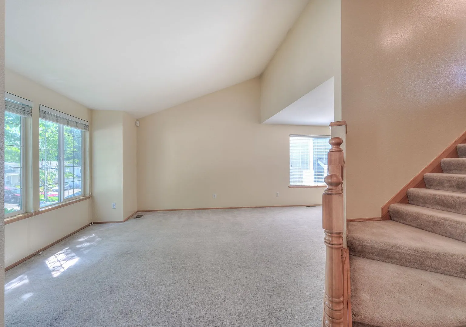 Lovely 4 bedroom in quiet Fairwood neighborhood! — Photo 3