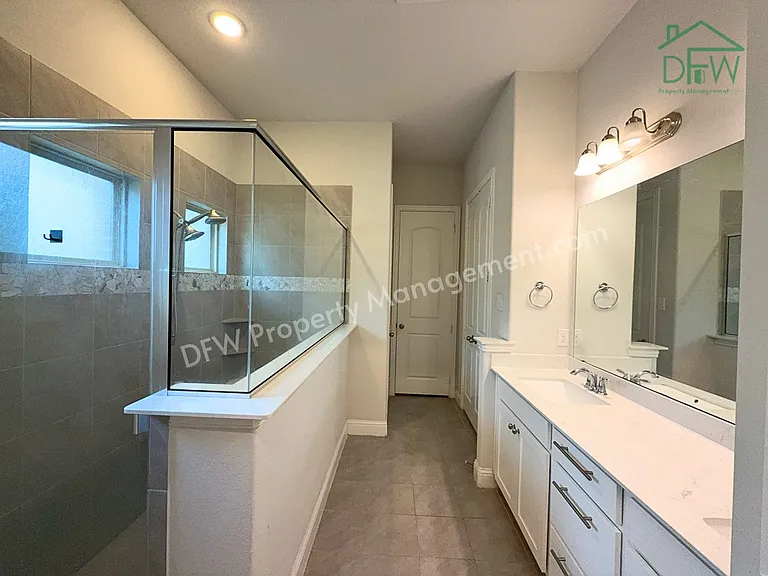 302 Julia Ln — Photo 17
