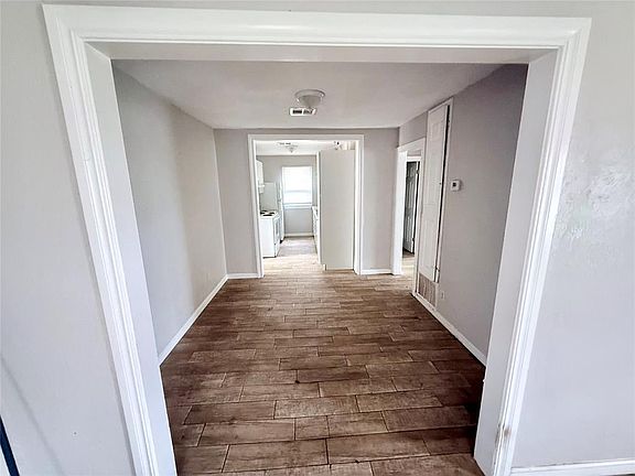 3rd image of 2309 E Park Pl