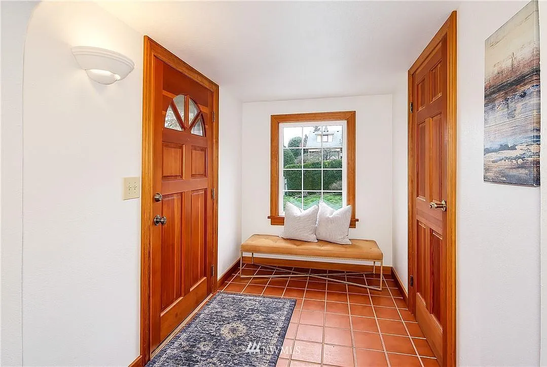 3 bed, 2200 sqft, $4,200 — Photo 4