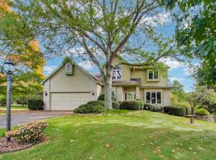 8720 Galleria Ct, Spring Grove, IL 60081