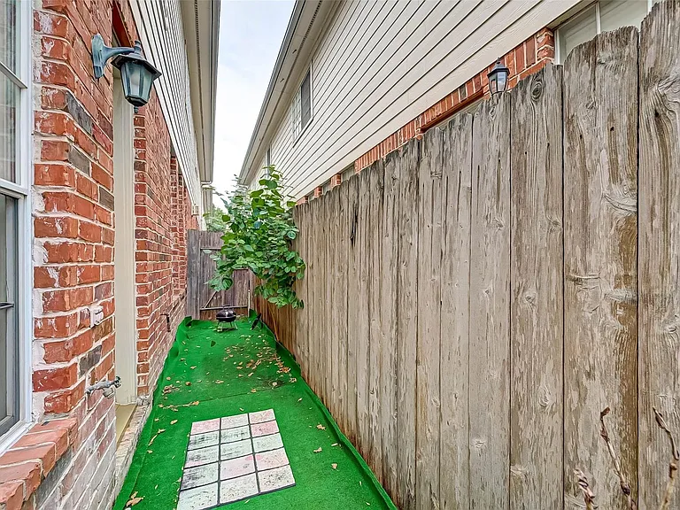 5917 Dolores St #D — Photo 27