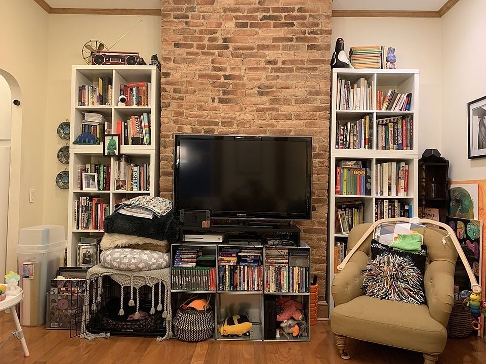 1st image of 62 Hausman St #1