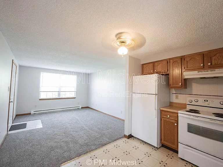 1708 S Market St — Photo 7