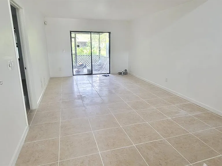6948 SW 36th Ct #16-Z — Photo 2