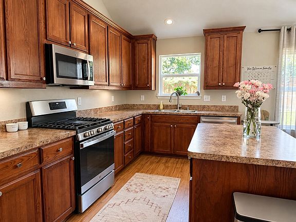 4th image of 224 Spring Hollow Dr