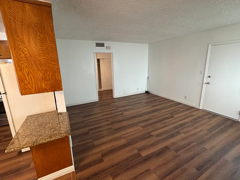 212 E Tamarack Ave #6 — Photo 16