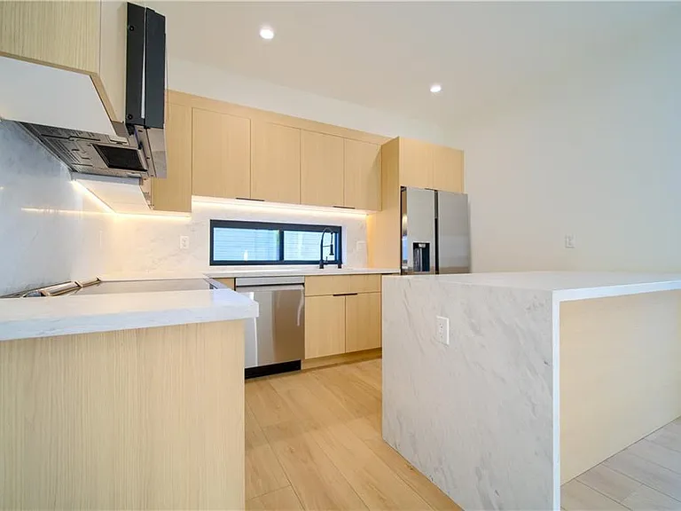 616 N Mariposa Ave — Photo 6