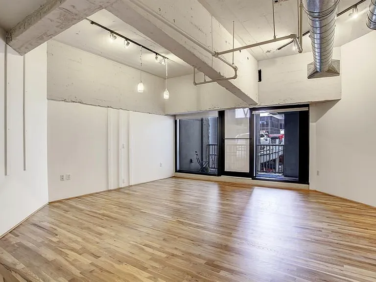 917 Main St #1004 — Photo 2