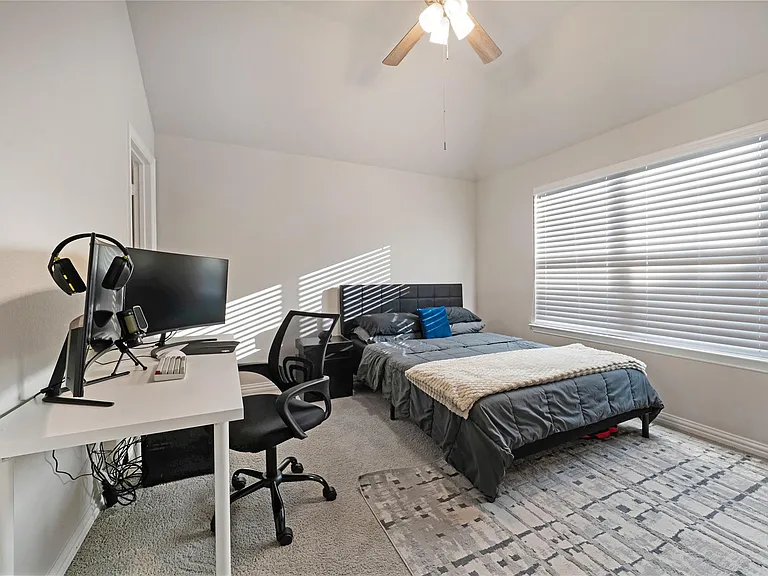 12615 Burnt Prairie Ln — Photo 16