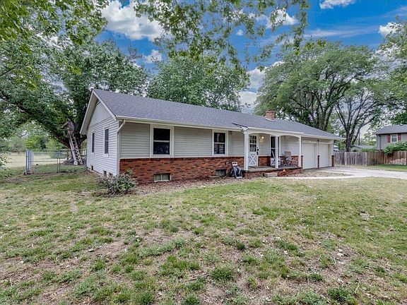 2nd image of 5821 Yucca Rd