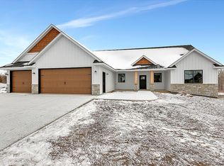 945 Cove Ct NW, Sauk Rapids, MN 56379