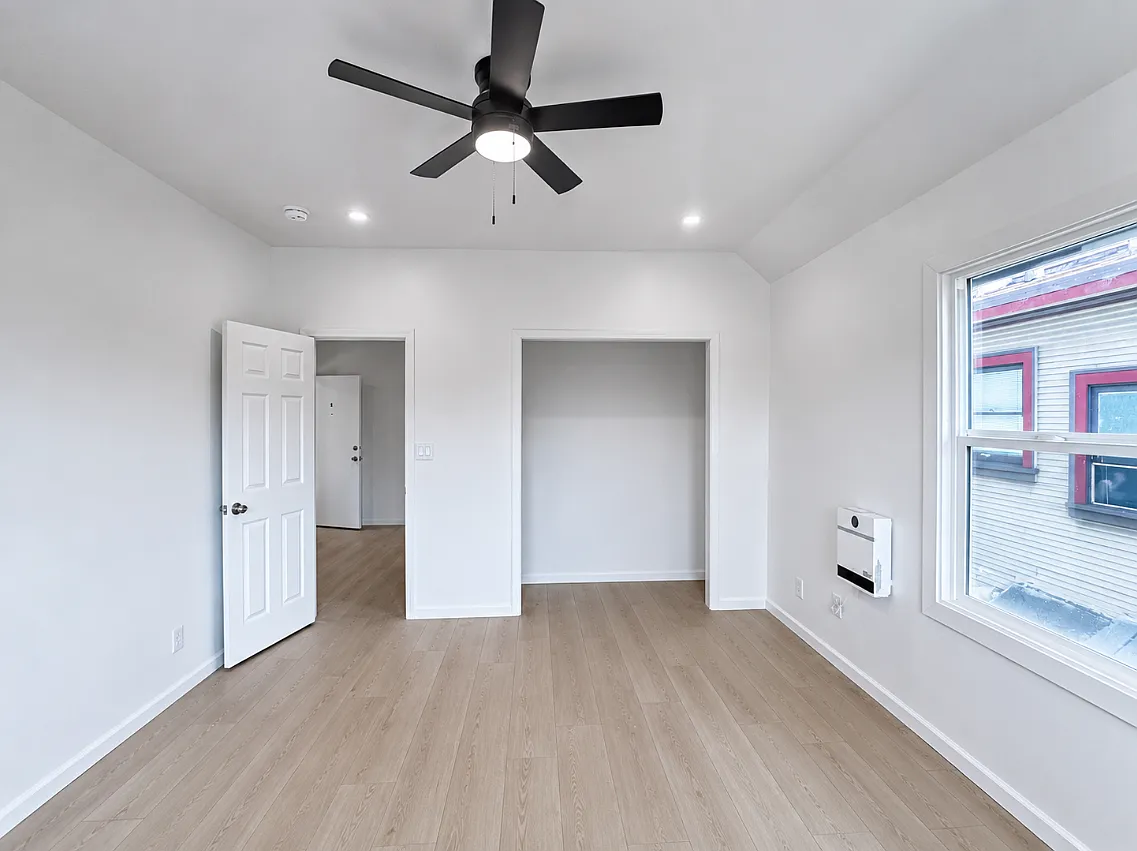 3 bed, 980 sqft, $2,995 — Photo 4