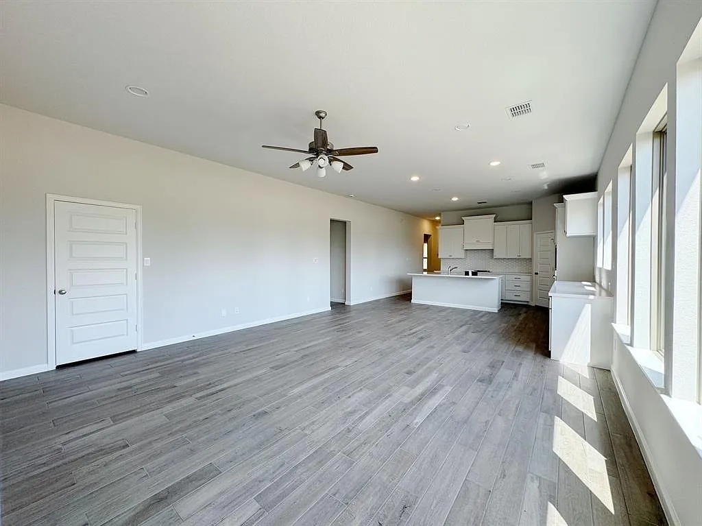 4 bed, 3.0 bath, 1878 sqft, $2,500 — Photo 3