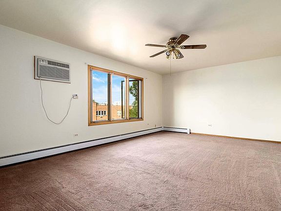 4th image of 7444 N Claremont Ave #3