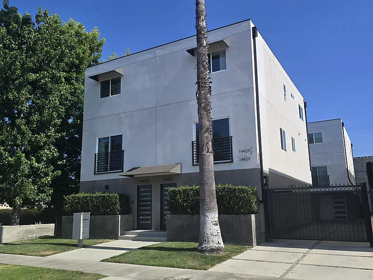 14427 Tiara St — Photo 21
