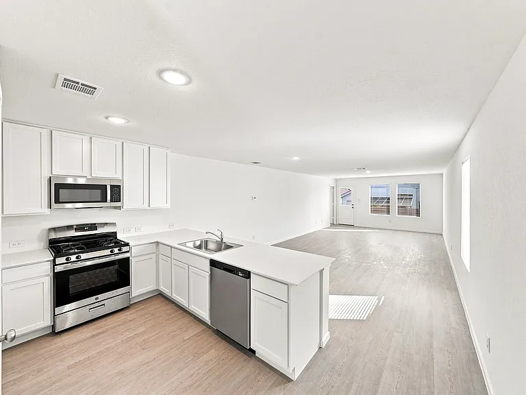 271 Zyra Ave — Photo 10