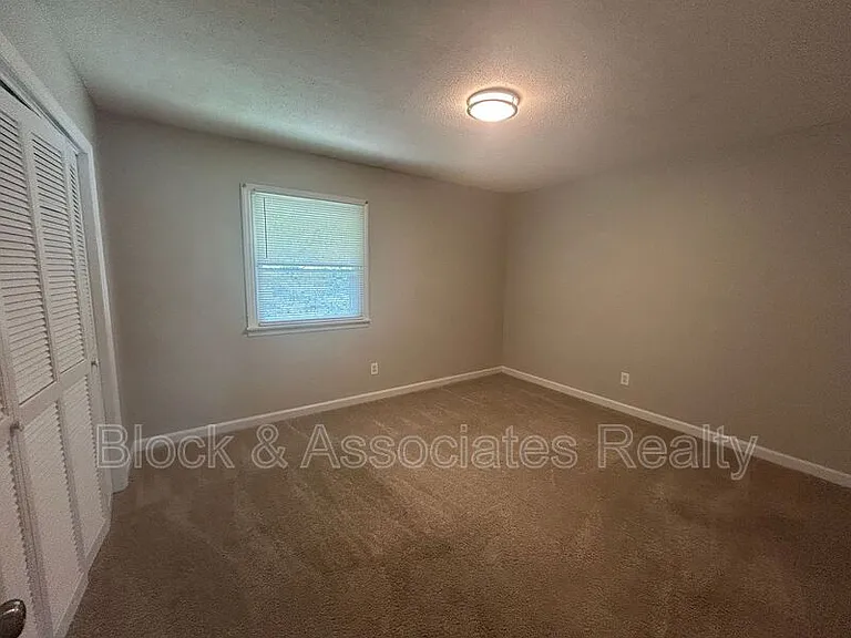 504 S Cherry St — Photo 8