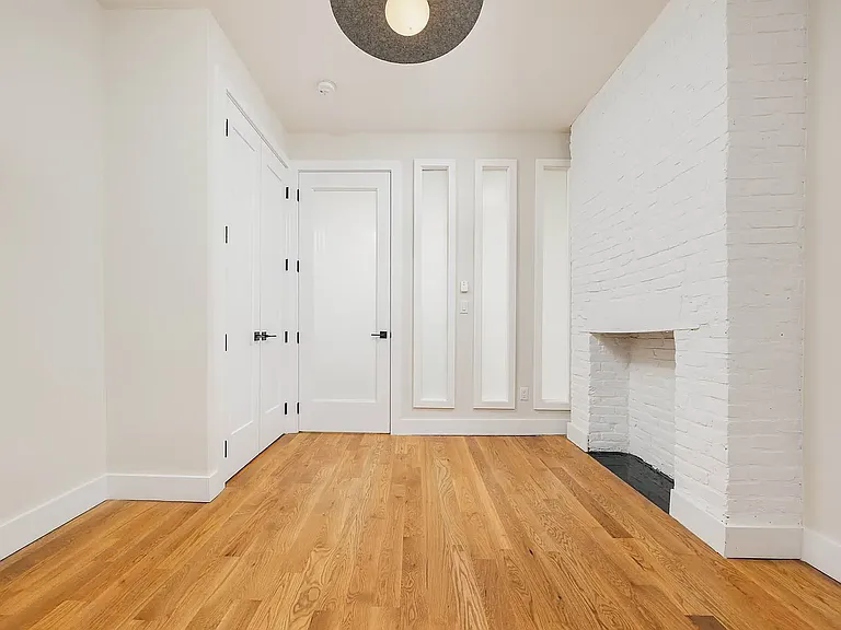 240 Montrose Ave #3L — Photo 10
