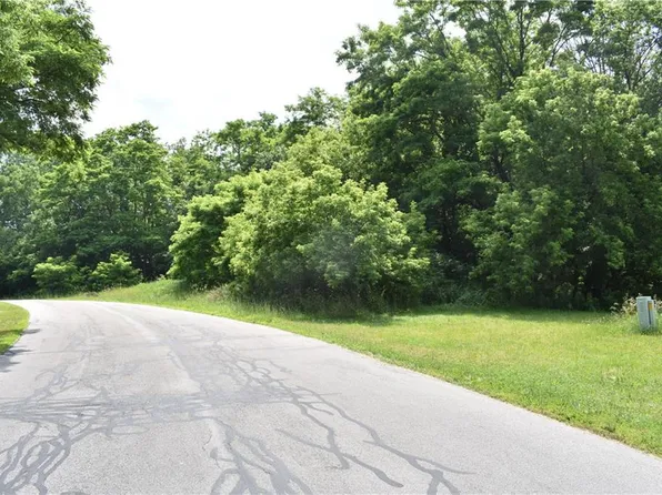 5 Twin Ponds Dr, Spencerport, NY 14559