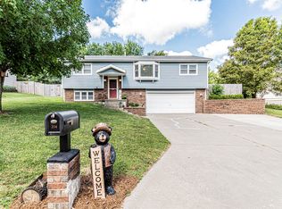 204 Robin Hood Dr, Junction City, KS 66441