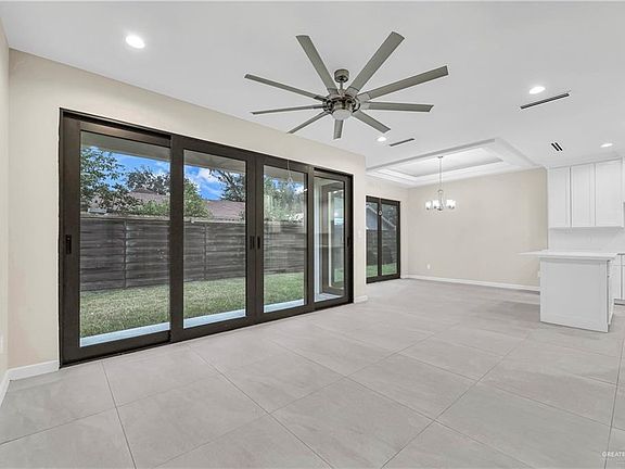 4th image of 1923 Sunset Dr