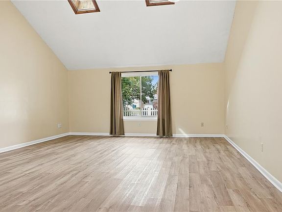 4th image of 917 A St