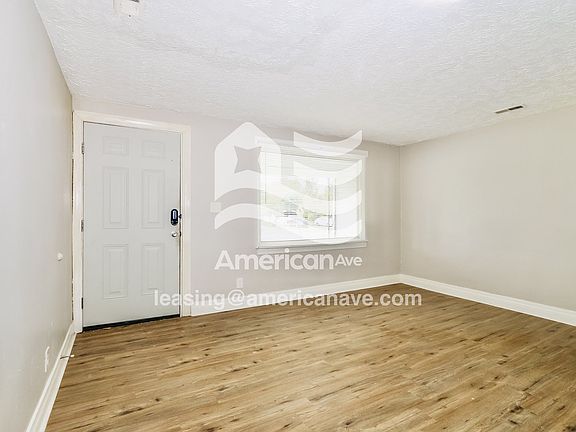 468110_005_wm_-_living_room_13238907.jpg