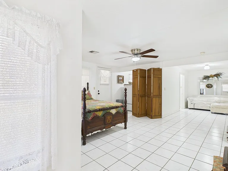 206 N Edison St — Photo 31