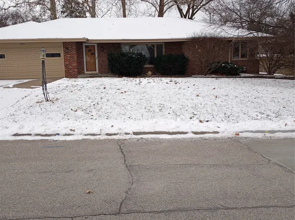 2005 74th St, Windsor Heights, IA 50324