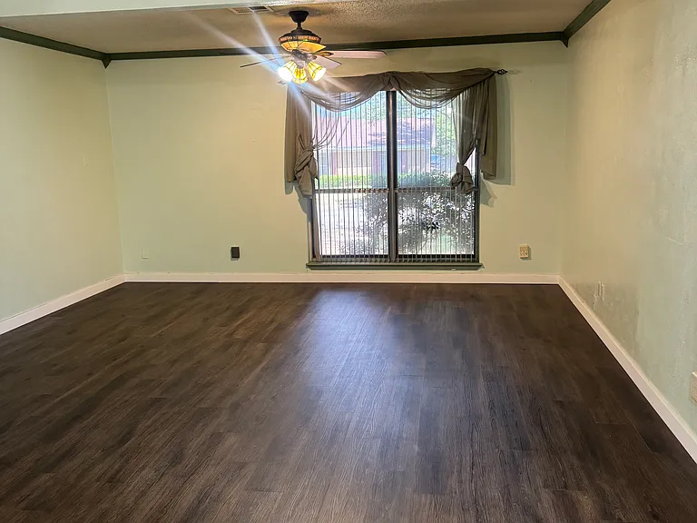 6300 Landmark Dr — Photo 10