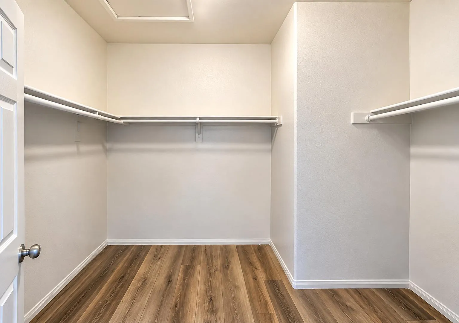 3 bed, 3.0 bath, 3771 sqft, $1,364 — Photo 3