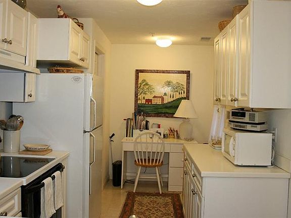 4th image of 37 Oak Glen #N