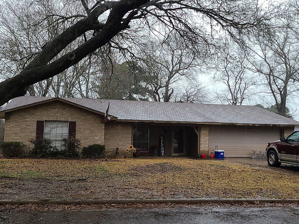 1st image of 215 Longmont St