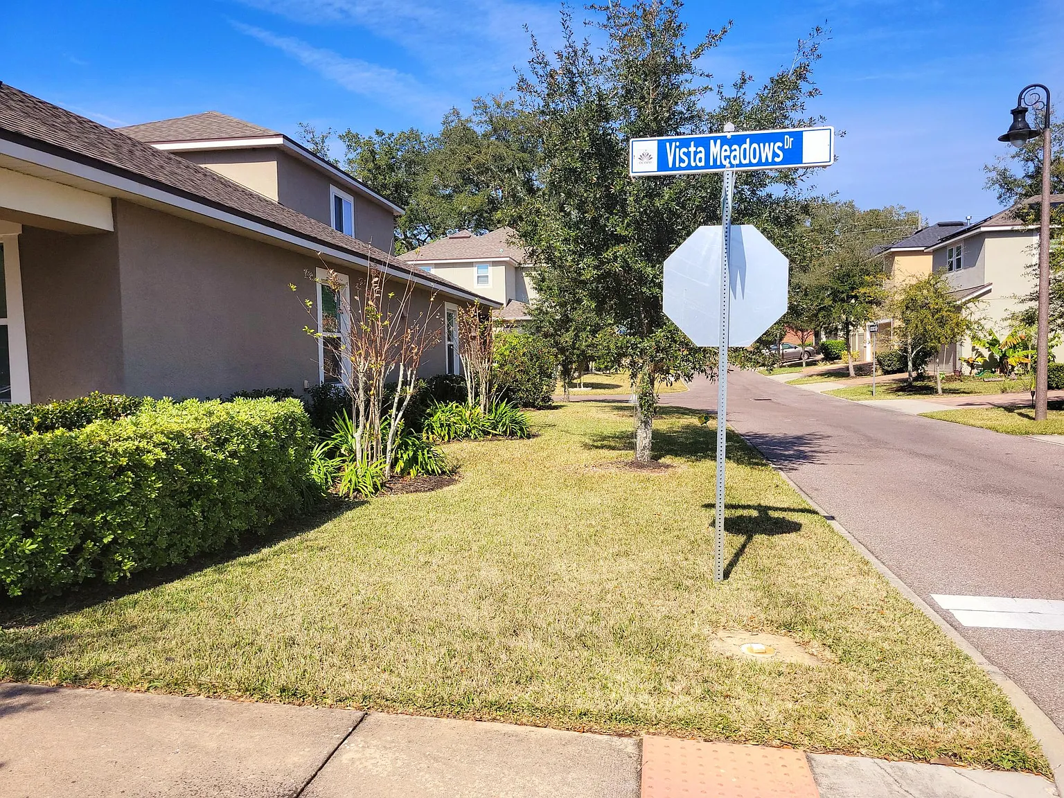 3 bed, 2.5 bath, 1700 sqft, $2,500 — Photo 3