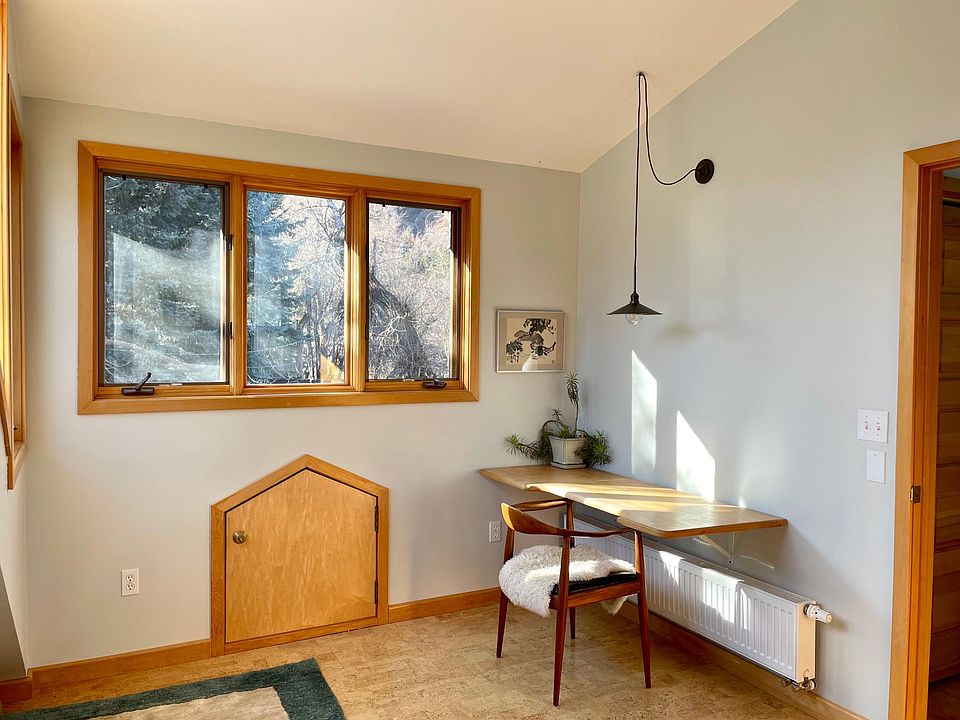 Fabulous South-West facing bedroom w/ built in desk, high ceilings and magical light. 2nd floor.
