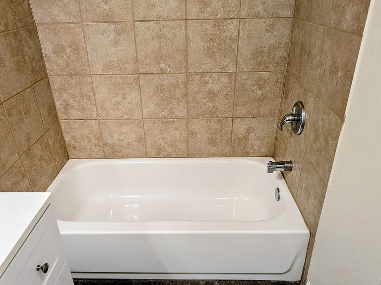 2816 Golfing Green Dr — Photo 12