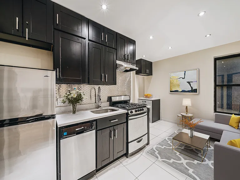 225 W 109th St #24 — Photo 2