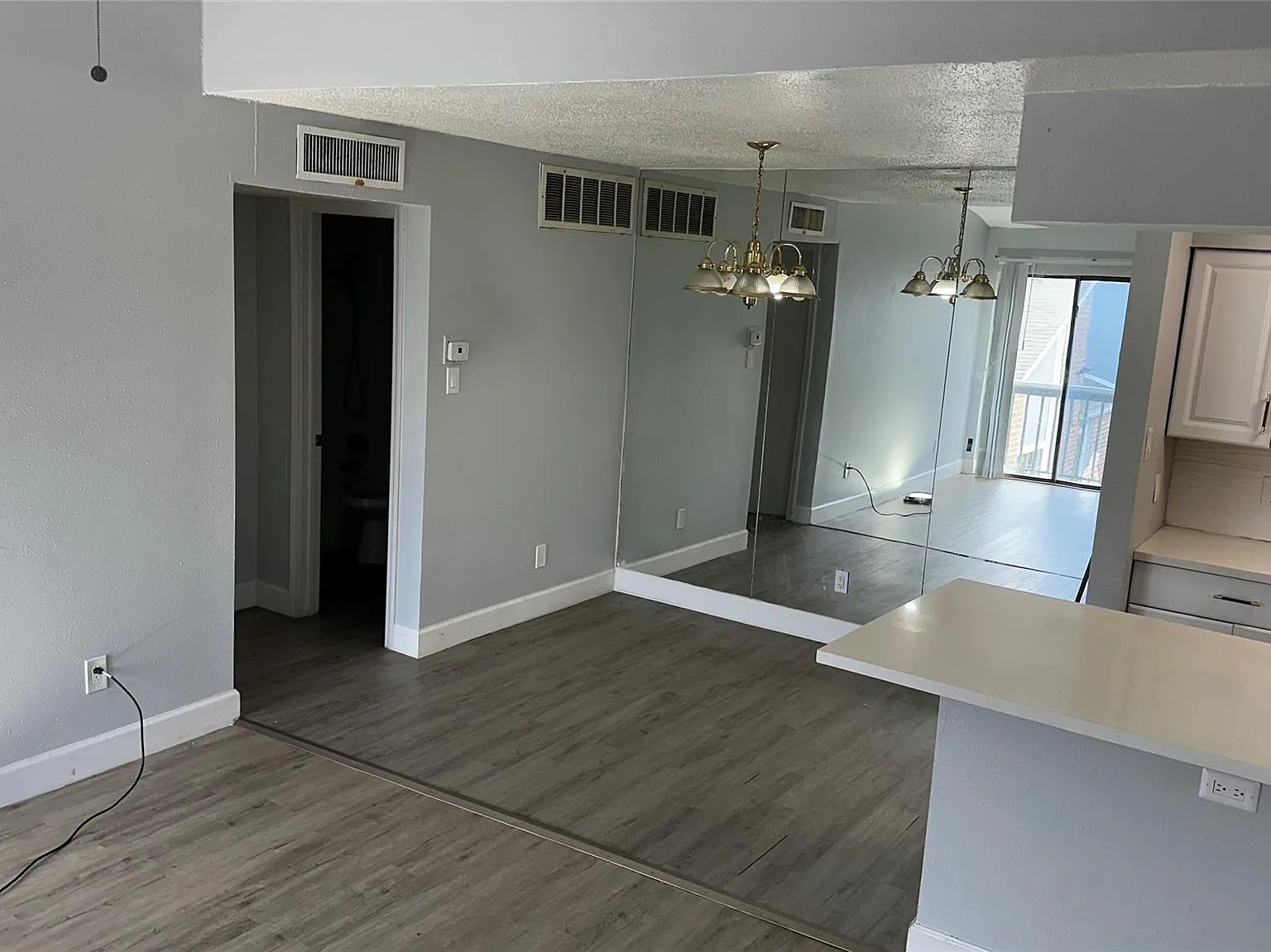 1 bed, 1.0 bath, 651 sqft, $1,200 — Photo 4